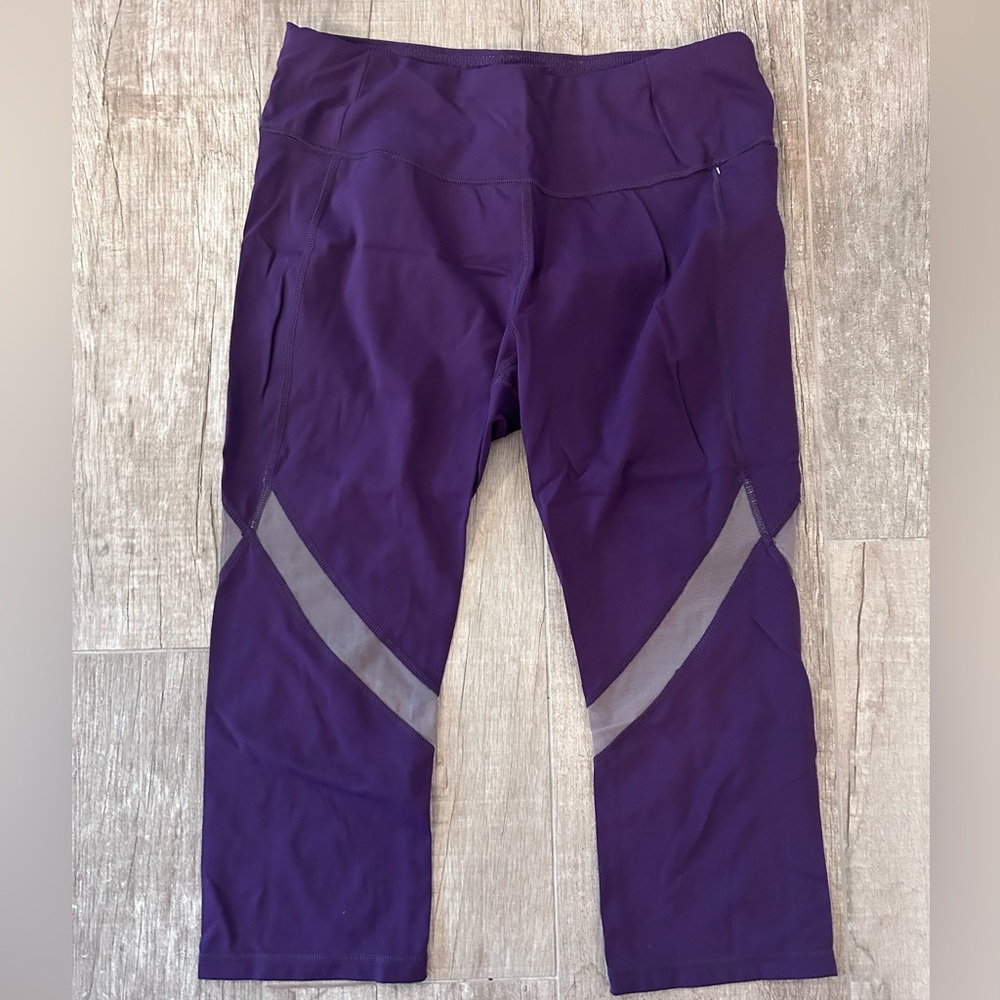 Capri leggings from Calia size M. Features a breathable material and mesh detail